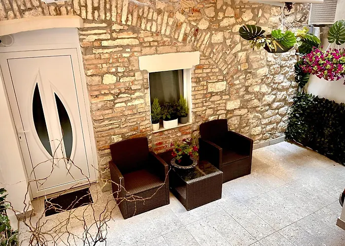 Apartman In Centar Studio Mozzira Free Breakfast